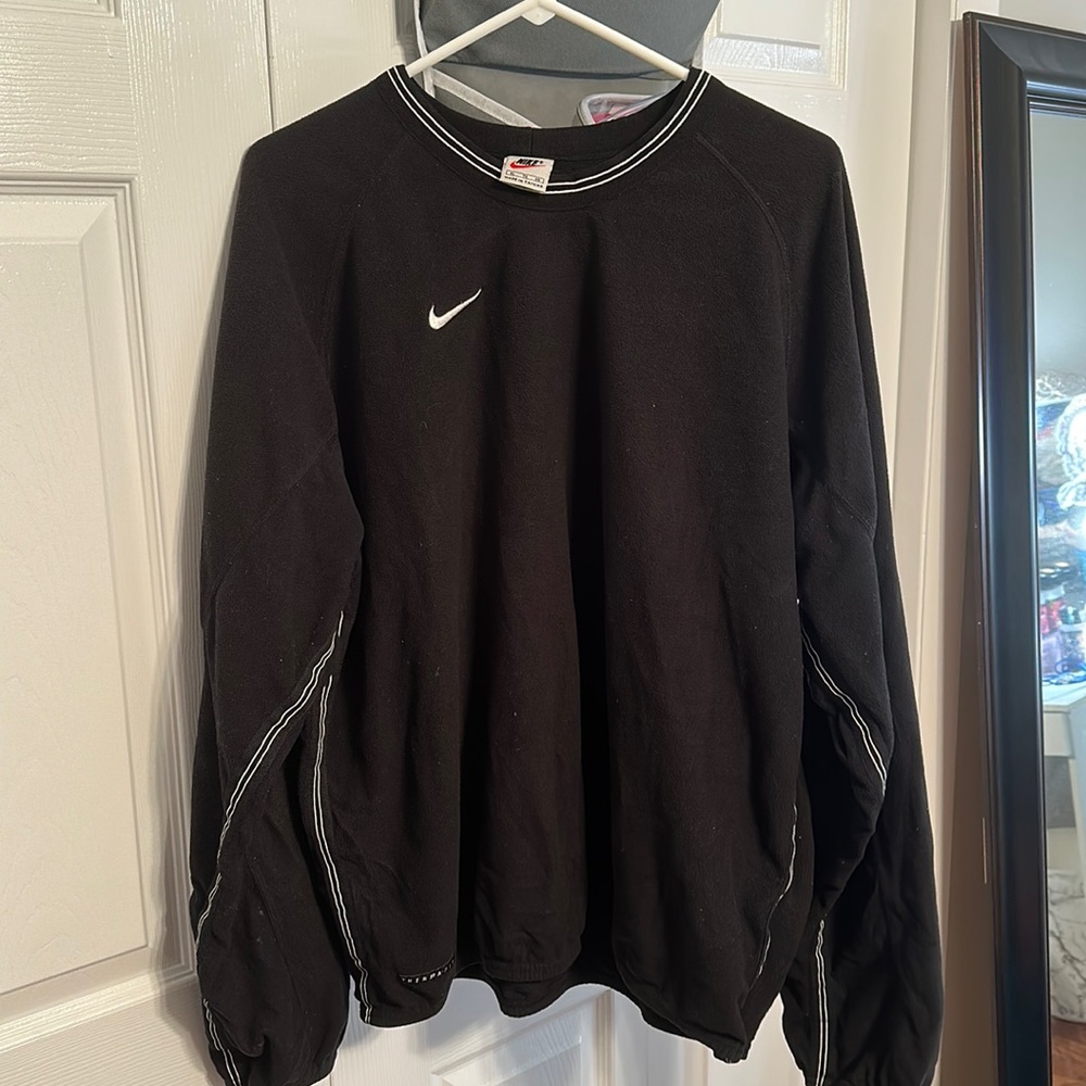 A 90s looking sweatshirt. Size XLarge!